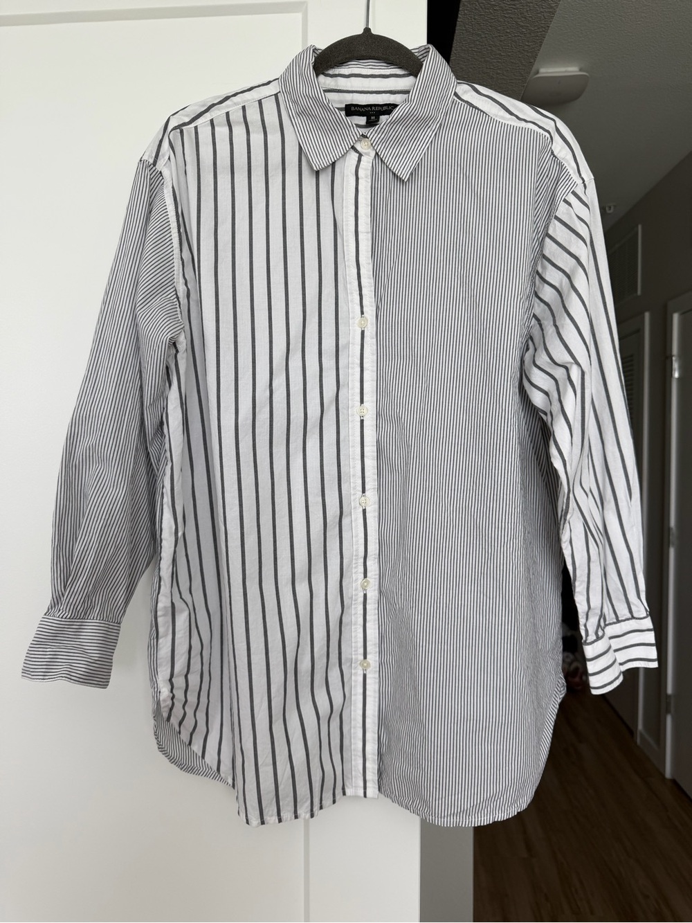 Banana Republic White and Black Cotton Vertical Stripe Button-Down Shirt